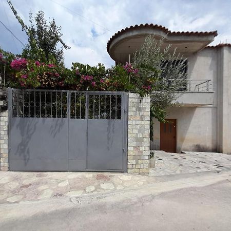 סרנדה Mona'S Guesthouse מראה חיצוני תמונה