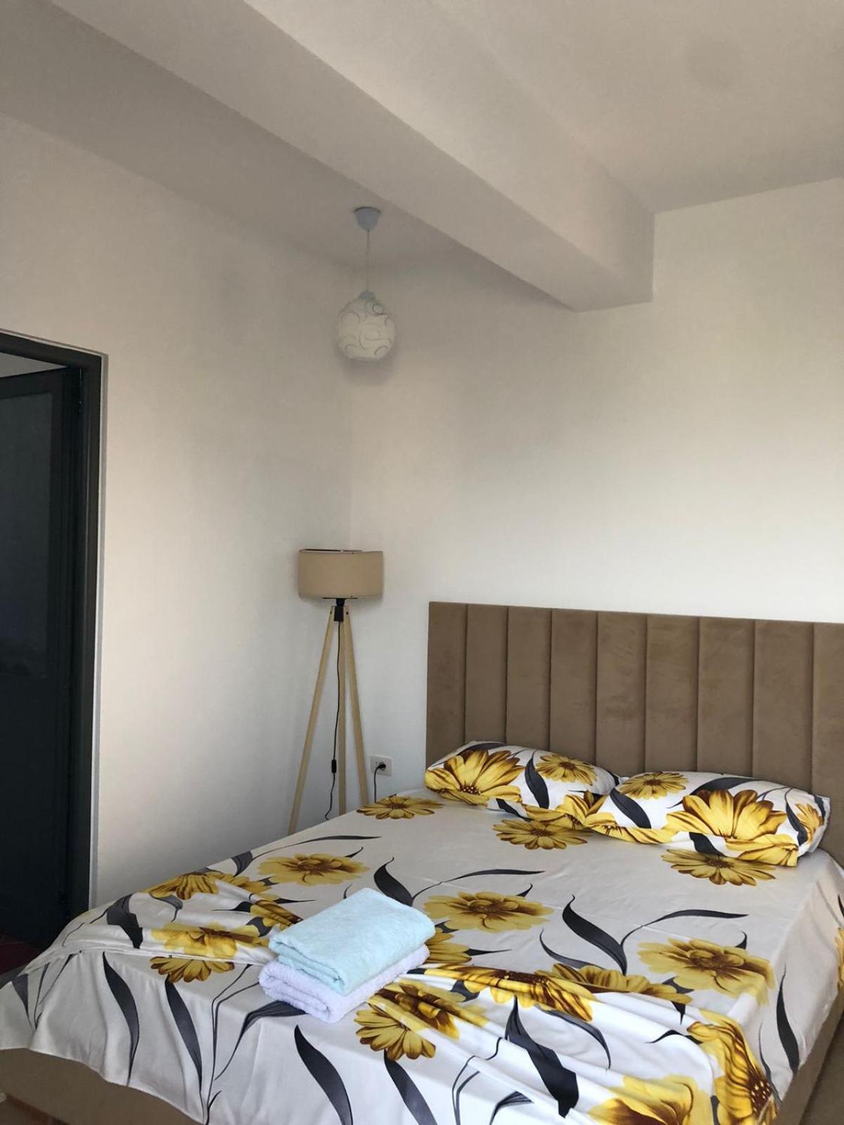 סרנדה Mona'S Guesthouse מראה חיצוני תמונה