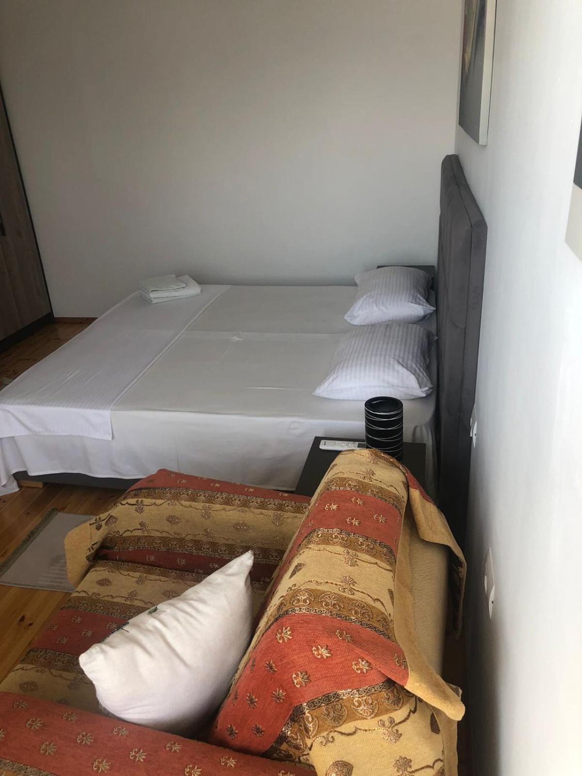 סרנדה Mona'S Guesthouse מראה חיצוני תמונה